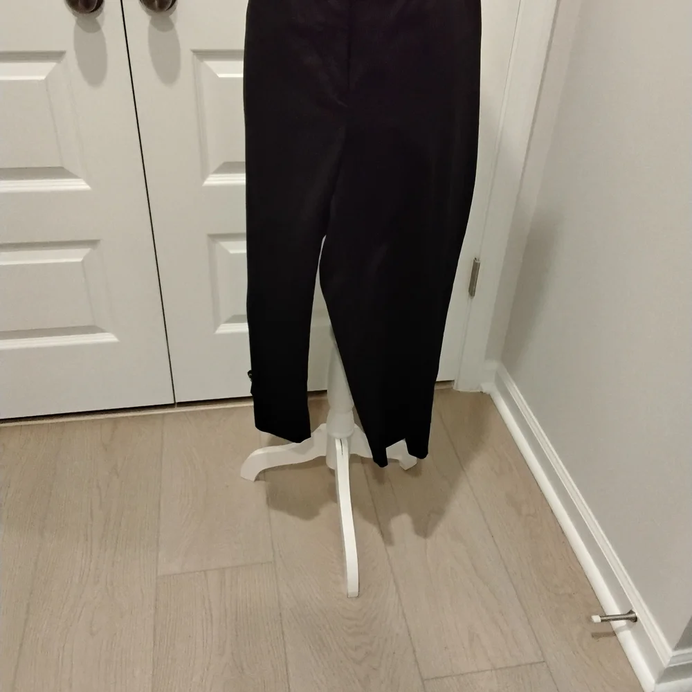 BUNDLE 3 for $10 Rafaella Curvy Black Capris - Picture 2 of 6